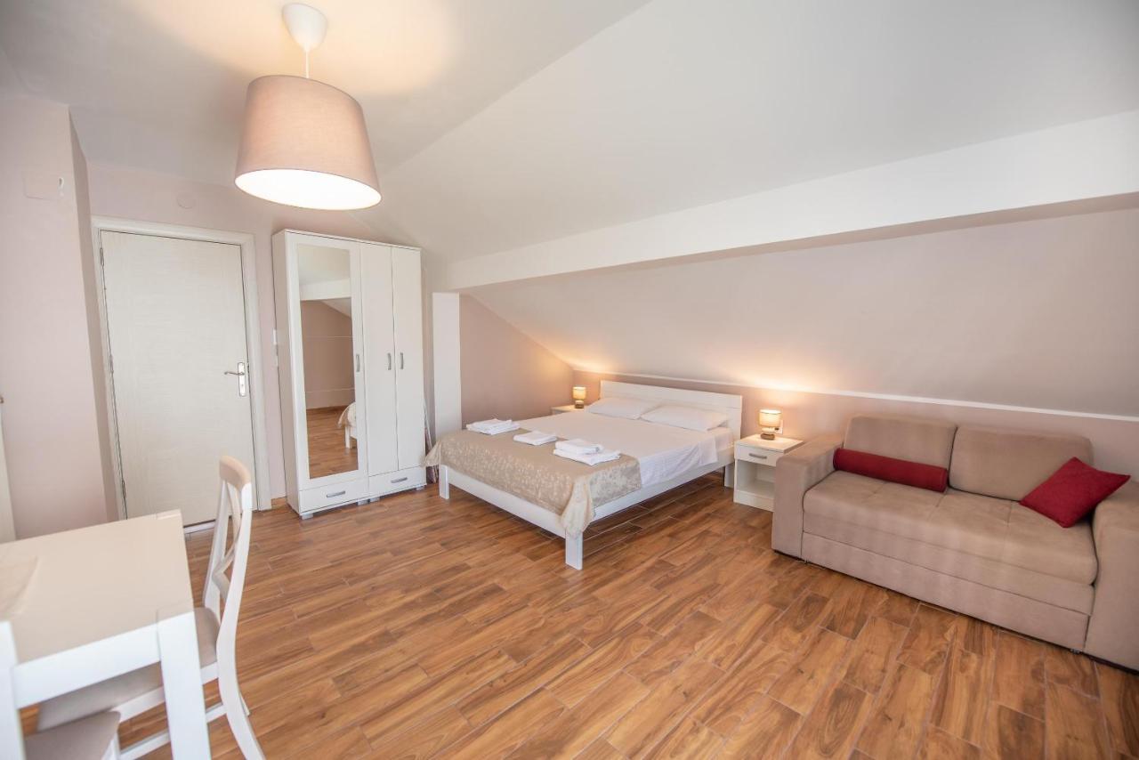 Ioannis Apartments Tivat Bagian luar foto